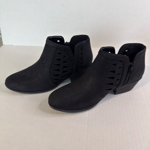 Soda Black Laser Cut  Ankle Boots Faux Suede Low Block Heel Booties Size 8 NEW - Picture 3 of 6